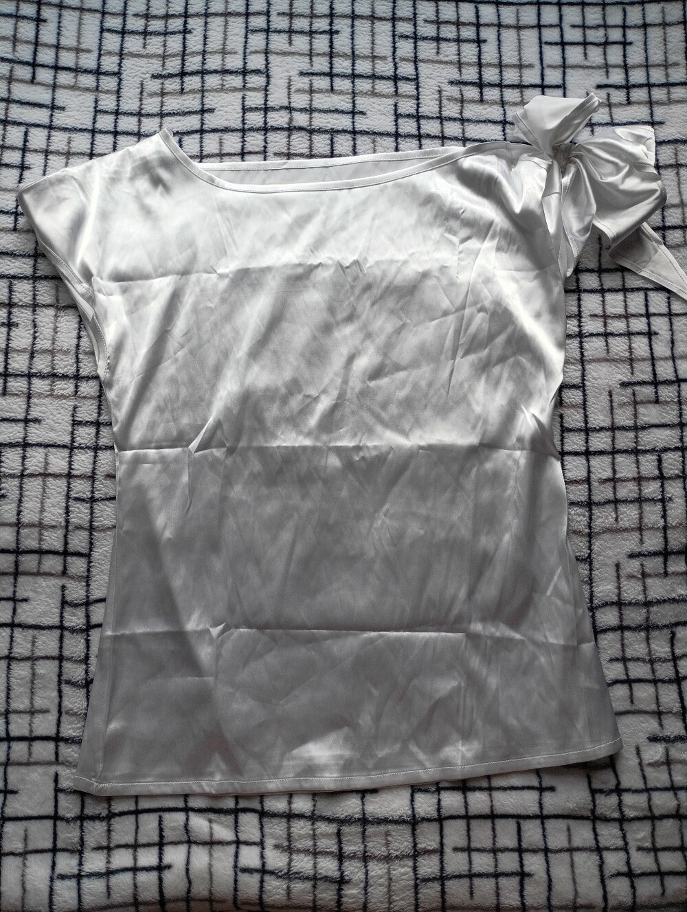 Vidussa Size XS Women's Satin Cap Sleeve Top HAS 1 MARK, NO RUNS -NOT USED